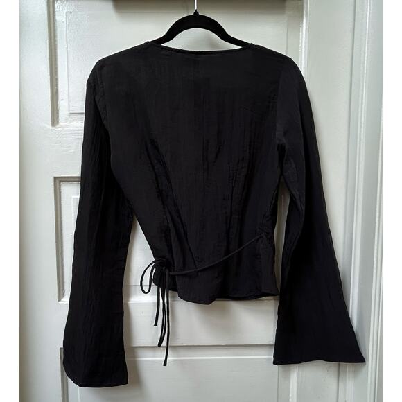 H&M Divided Black Long Sleeved Wrap Crinkle Top Size S NWT - Picture 3 of 6